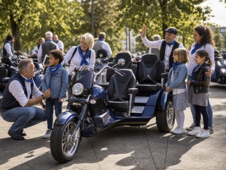 Kinder und Triker stehen gemeinsam an einem mehrsi